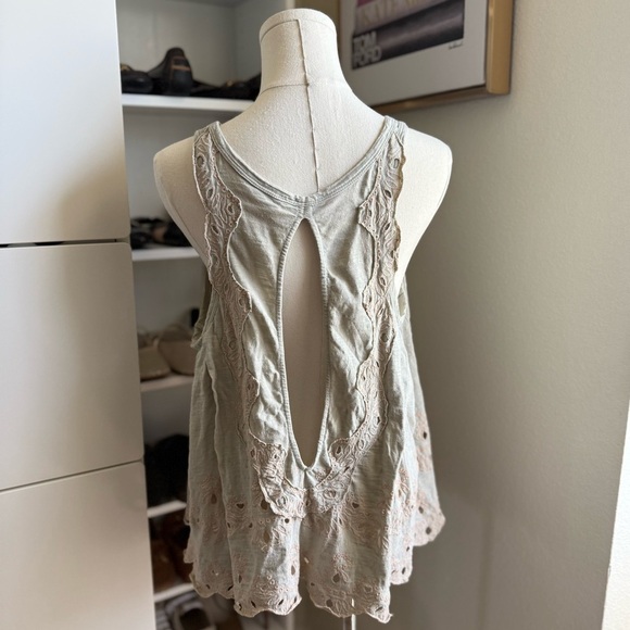 Free People Women's Light Sage Green Sleeveless Spring Summer Top Size Medium - Picture 3 of 9